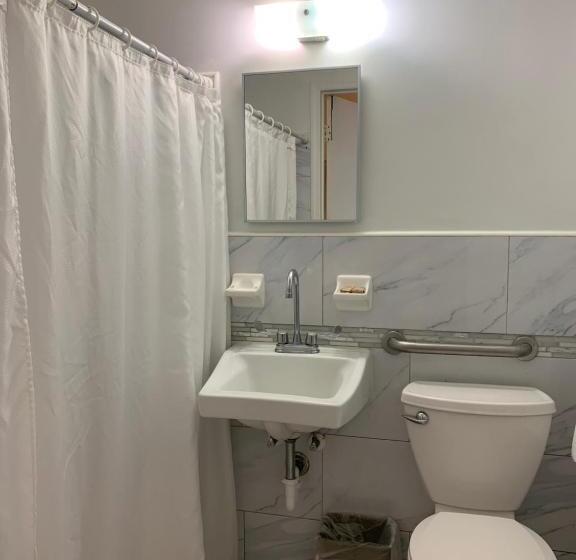 适合残疾人士使用的带超级大床的标准间, International Inn On The Bay