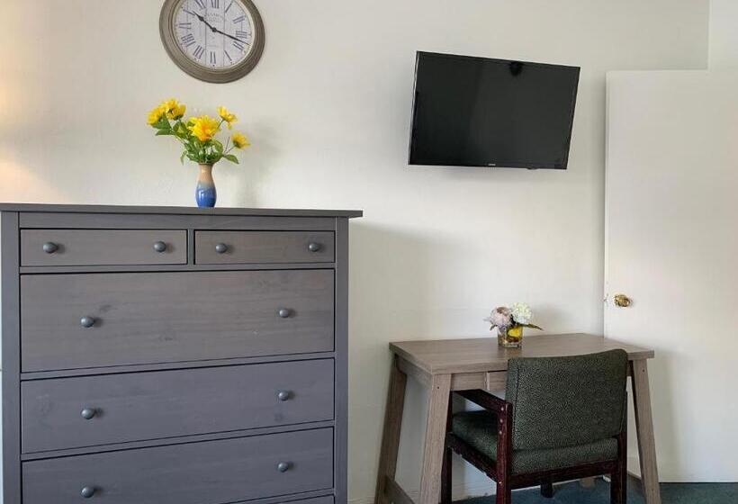 标准间带游泳池, International Inn On The Bay