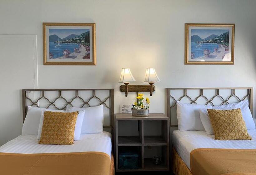 标准间带游泳池, International Inn On The Bay