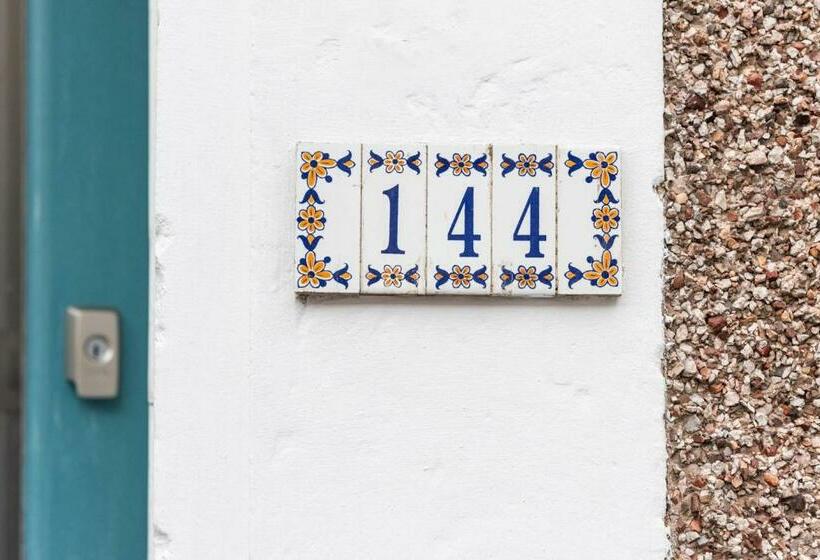 디럭스 룸, 144 Lower Cheltenham Place