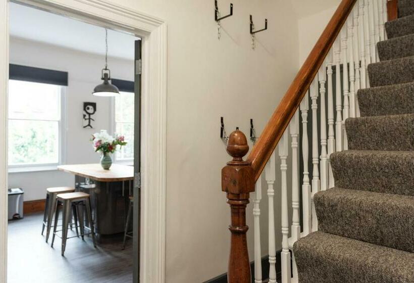 스탠다드 룸 공동 욕실, 144 Lower Cheltenham Place