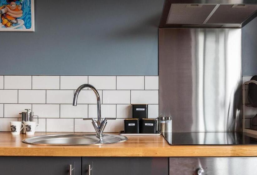 디럭스 룸, 144 Lower Cheltenham Place