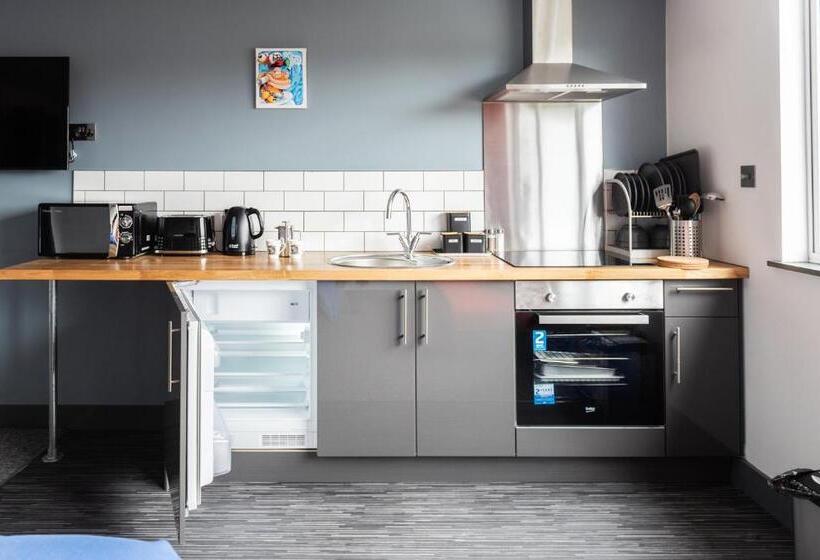 디럭스 룸, 144 Lower Cheltenham Place