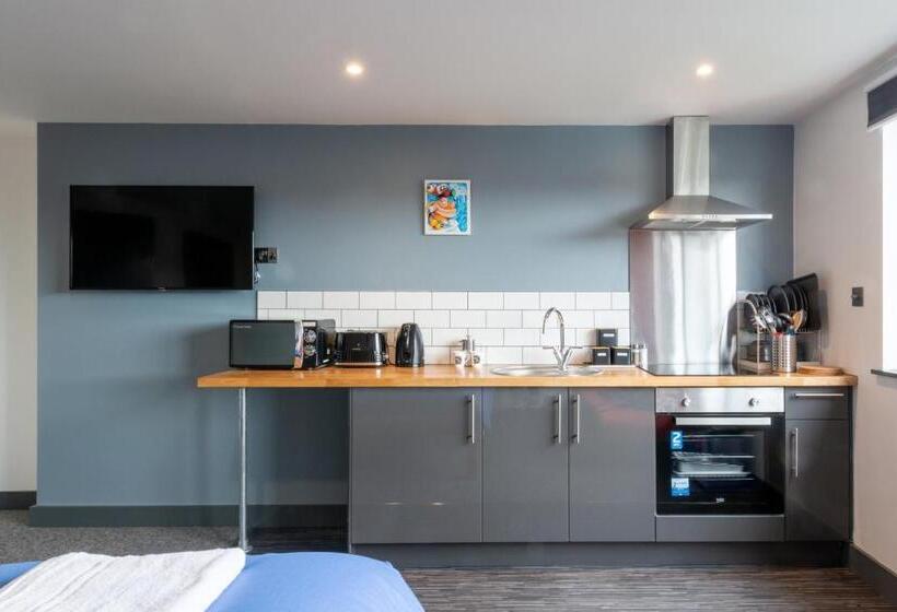 디럭스 룸, 144 Lower Cheltenham Place