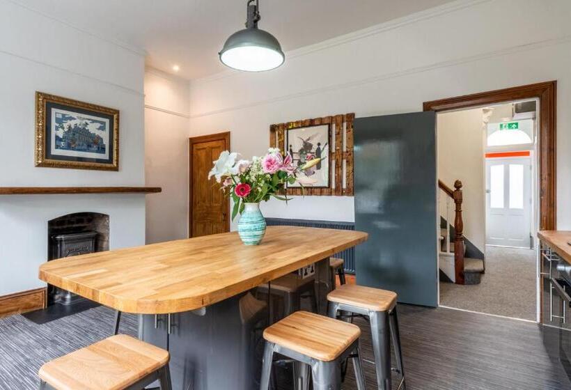 스탠다드 룸 공동 욕실, 144 Lower Cheltenham Place