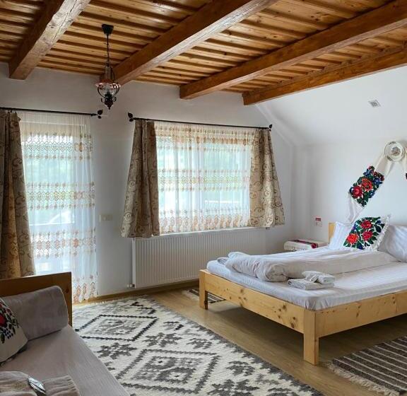 Трехместный Номер Стандарт с Балконом, Popas In Breb