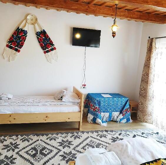 Трехместный Номер Стандарт с Балконом, Popas In Breb