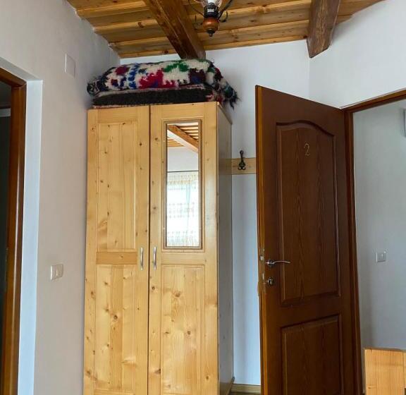 Трехместный Номер Стандарт с Балконом, Popas In Breb