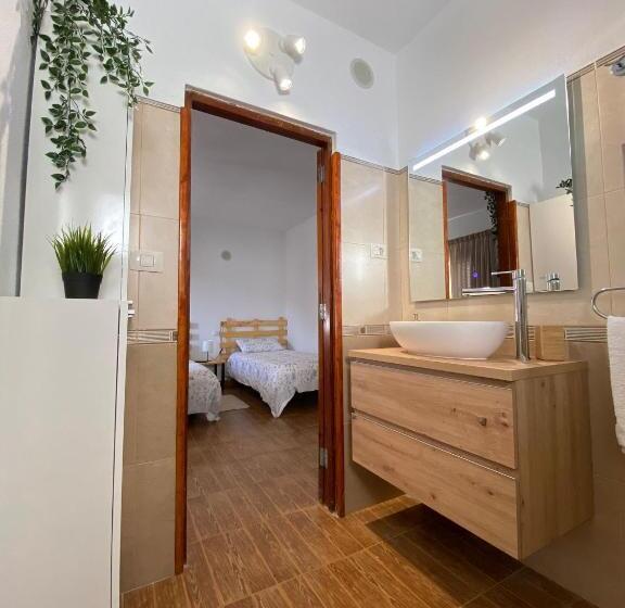 スタンダードスタジオ, B&b And Apartments El Charco Azul