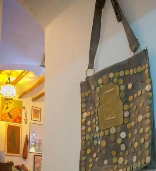 マウンテンビュースタンダードルーム, Afra House
