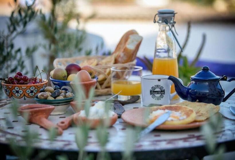 اتاق استاندارد, Afra House