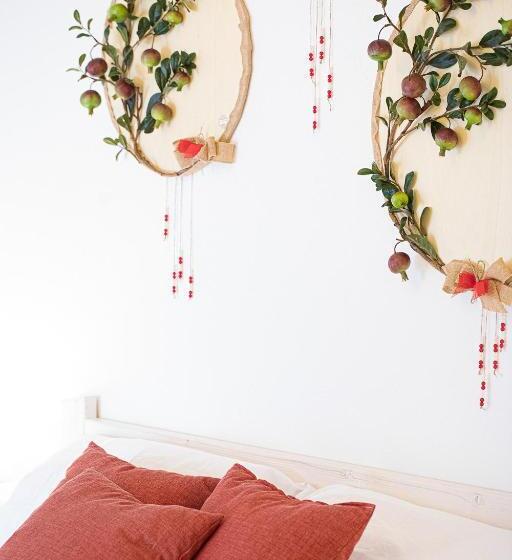 Delüks Oda, Radici Ostuni