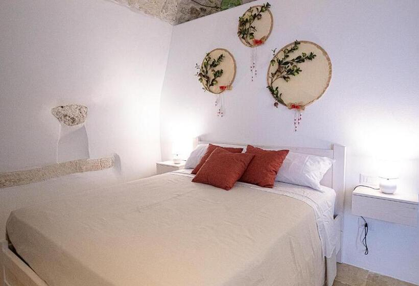 Delüks Oda, Radici Ostuni