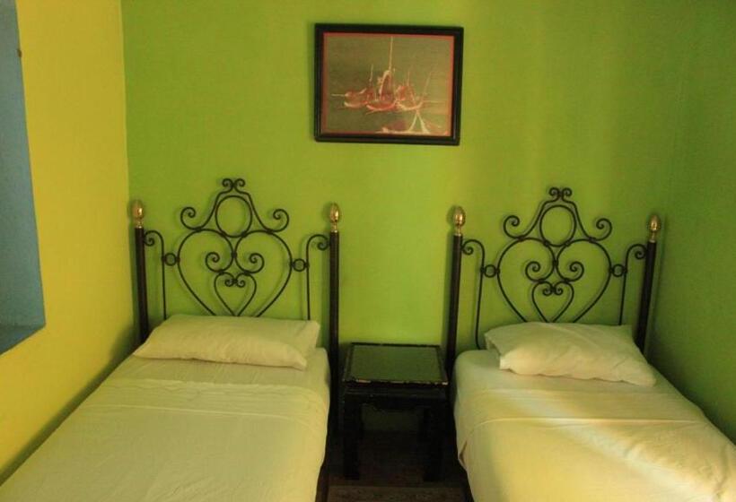 اتاق کلاسیک سه تخته, Harmony