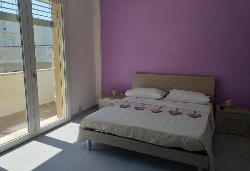 带1个卧室的带阳台的公寓, La Bussola