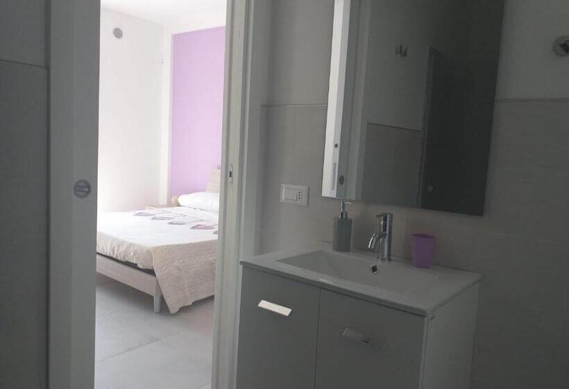 带1个卧室的带阳台的公寓, La Bussola