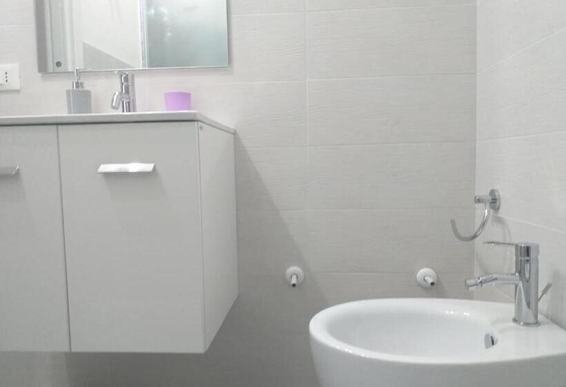 带1个卧室的带阳台的公寓, La Bussola