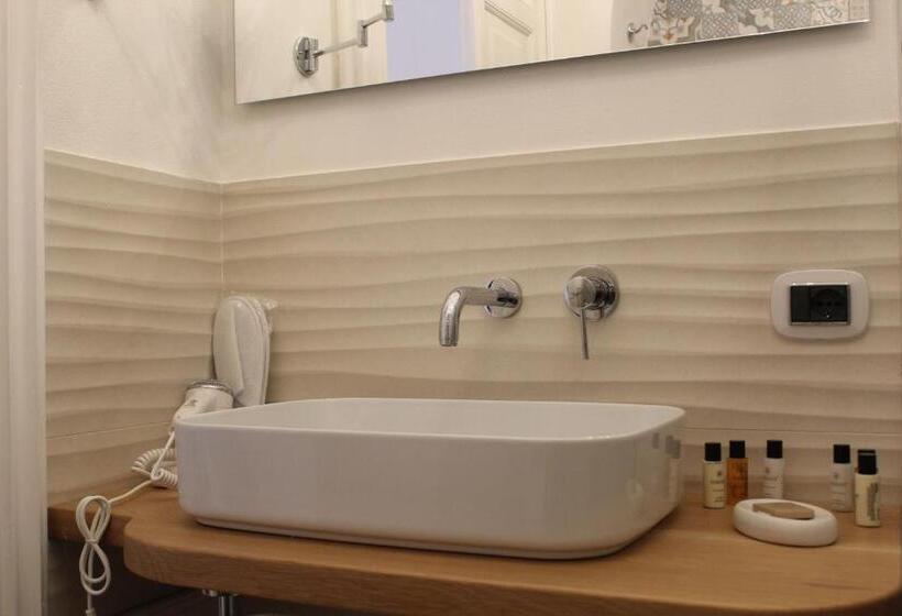 اتاق استاندارد با بالکن, Les Suite Royales