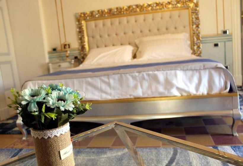 اتاق استاندارد با بالکن, Les Suite Royales