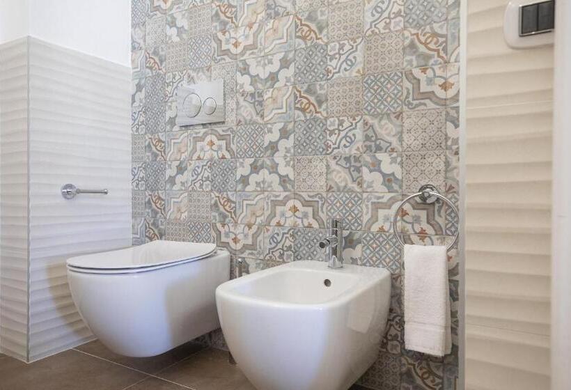 اتاق استاندارد با بالکن, Les Suite Royales