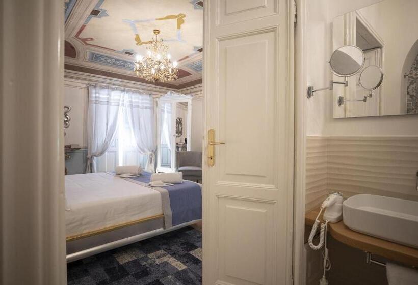 اتاق استاندارد با بالکن, Les Suite Royales