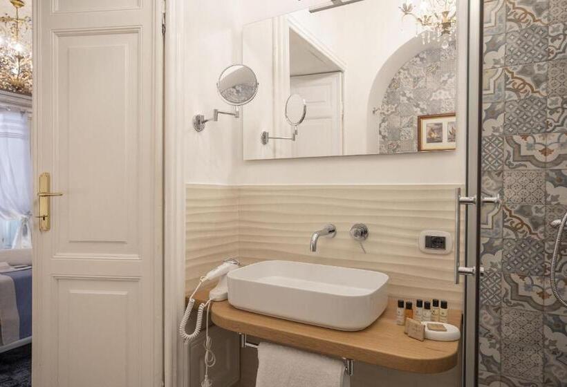 اتاق استاندارد با بالکن, Les Suite Royales