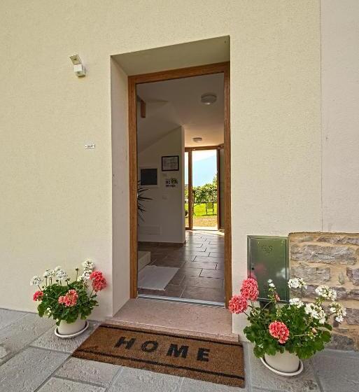 Superiorrum Stadsutsikt, Lio E Lara