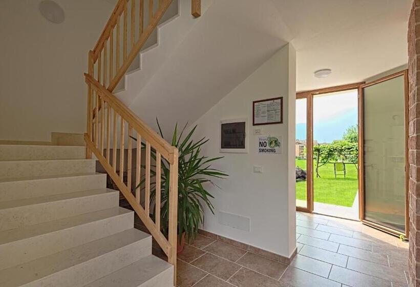 Superiorrum Stadsutsikt, Lio E Lara