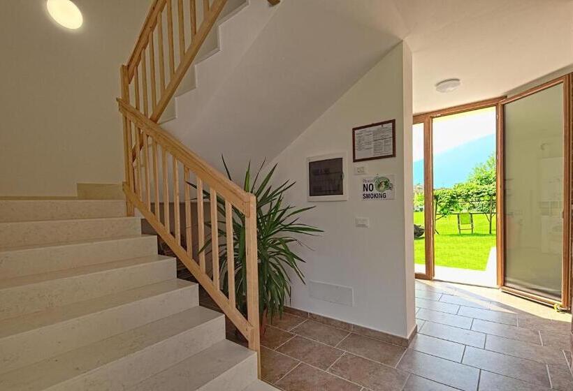 Familjerum, Lio E Lara