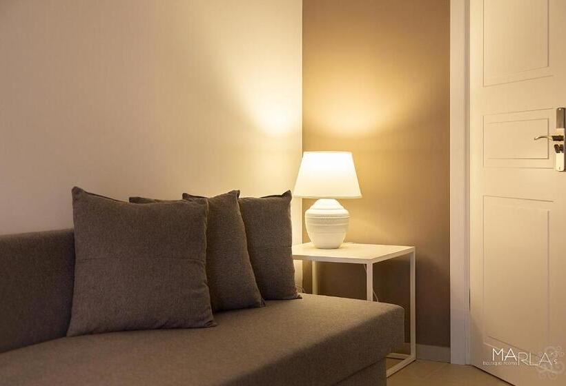 חדר לארבעה סטנדרטי עם מרפסת, Marla S Boutique Rooms