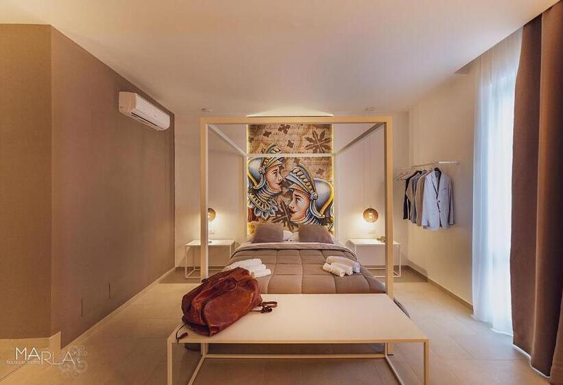 חדר לארבעה סטנדרטי עם מרפסת, Marla S Boutique Rooms