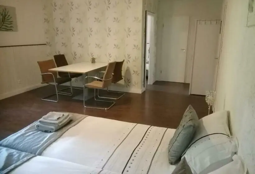 スタンダード４人部屋, Am Glenne