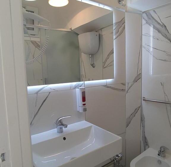 Standard room with outdoor bath, Casa Privata Relax Piazza Maria Anania Vico N4