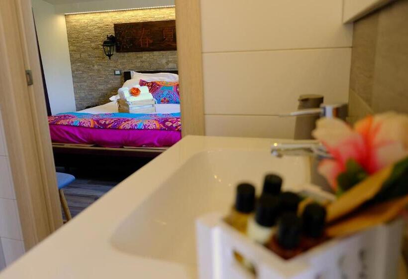 اتاق لوکس با بالکن, Peperosa In Collina B&b