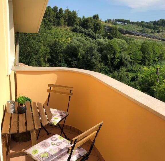 اتاق لوکس با بالکن, Peperosa In Collina B&b
