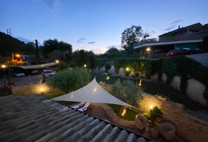 سوییت خانوادگی, Peperosa In Collina B&b