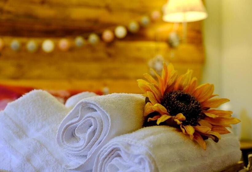 سوییت خانوادگی, Peperosa In Collina B&b