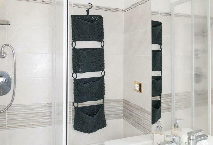 اتاق استاندارد چهار تخته, B&b Teate