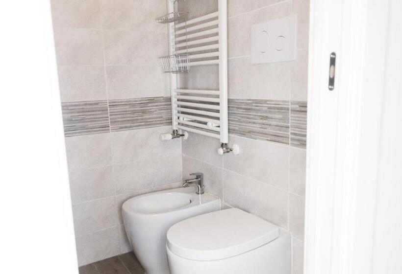 اتاق استاندارد چهار تخته, B&b Teate