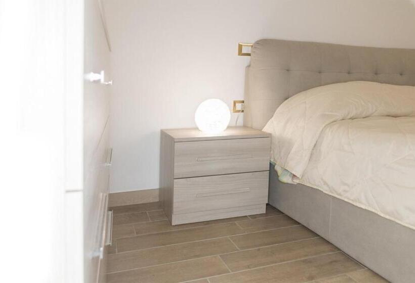 اتاق استاندارد چهار تخته, B&b Teate