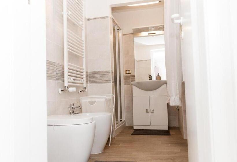 اتاق استاندارد چهار تخته, B&b Teate