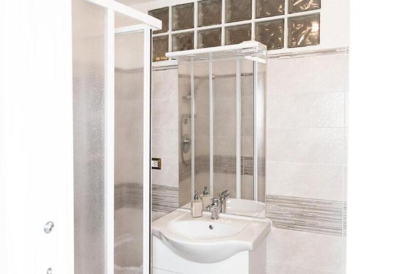 اتاق استاندارد چهار تخته, B&b Teate