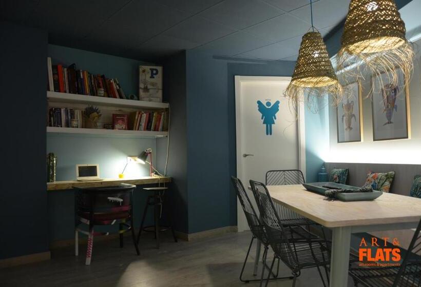 غرفة قياسية ثلاثية, Art&flats Hostel