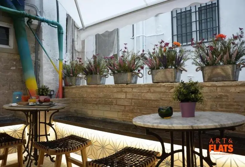 اتاق استاندارد سه تخته با سرویس بهداشتی مشترک, Art&flats Hostel