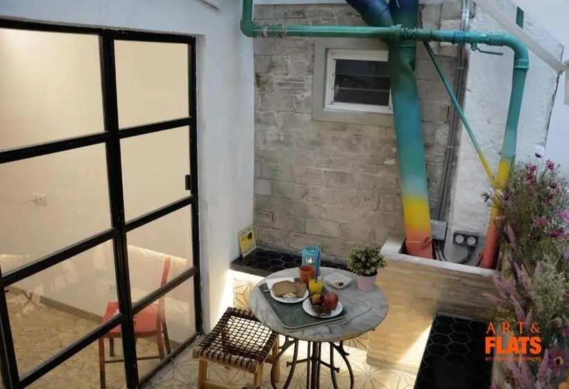 اتاق استاندارد سه تخته با سرویس بهداشتی مشترک, Art&flats Hostel