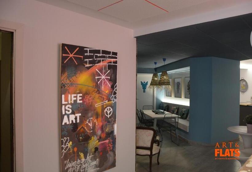 اتاق استاندارد سه تخته با سرویس بهداشتی مشترک, Art&flats Hostel