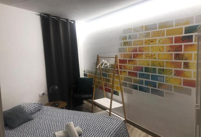 اتاق استاندارد با سرویس بهداشتی مشترک, Art&flats Hostel