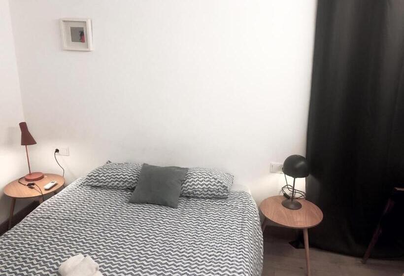 اتاق استاندارد با سرویس بهداشتی مشترک, Art&flats Hostel