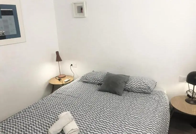 اتاق استاندارد با سرویس بهداشتی مشترک, Art&flats Hostel