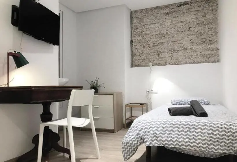 اتاق استاندارد یک تخته با سرویس بهداشتی مشترک, Art&flats Hostel
